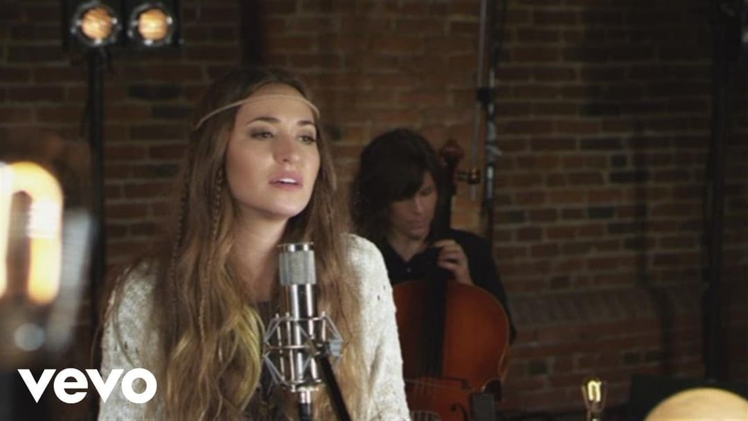 Lauren Daigle Sounds Beautiful in Her Latest Video!