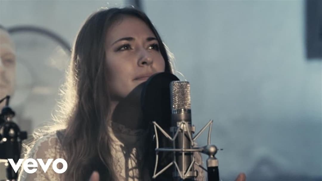 Lauren Daigle Sounds Perfect on This Haunting Christmas Song