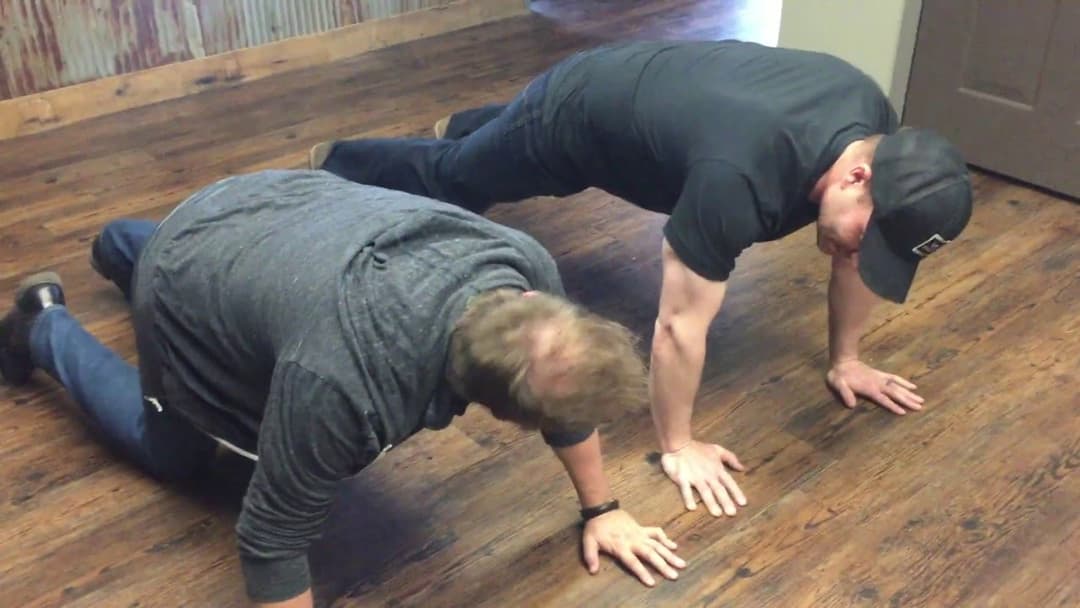 Jonny Diaz Destroys Wally in a Push-Up Challenge