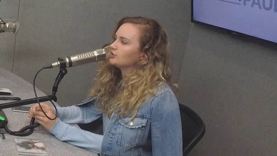 Find Out What A Security Guard Said To Hollyn When She Was Eliminated From American Idol